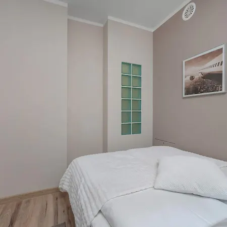 A Comfortable Near The Market Square By Renters
