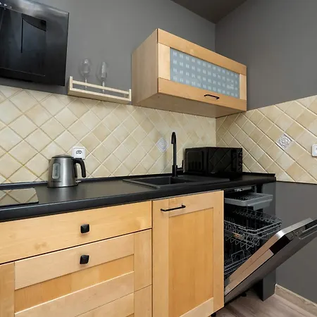 A Comfortable Near The Market Square By Renters *