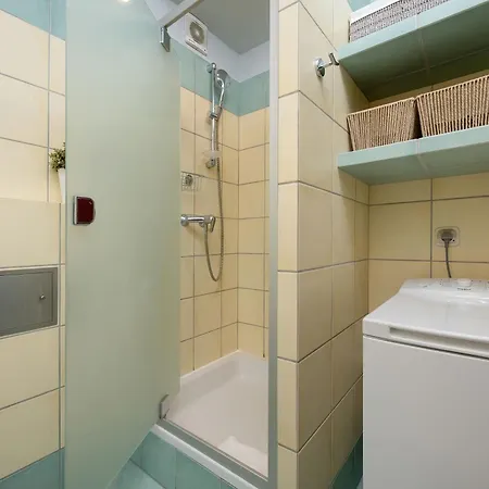 A Comfortable Near The Market Square By Renters *